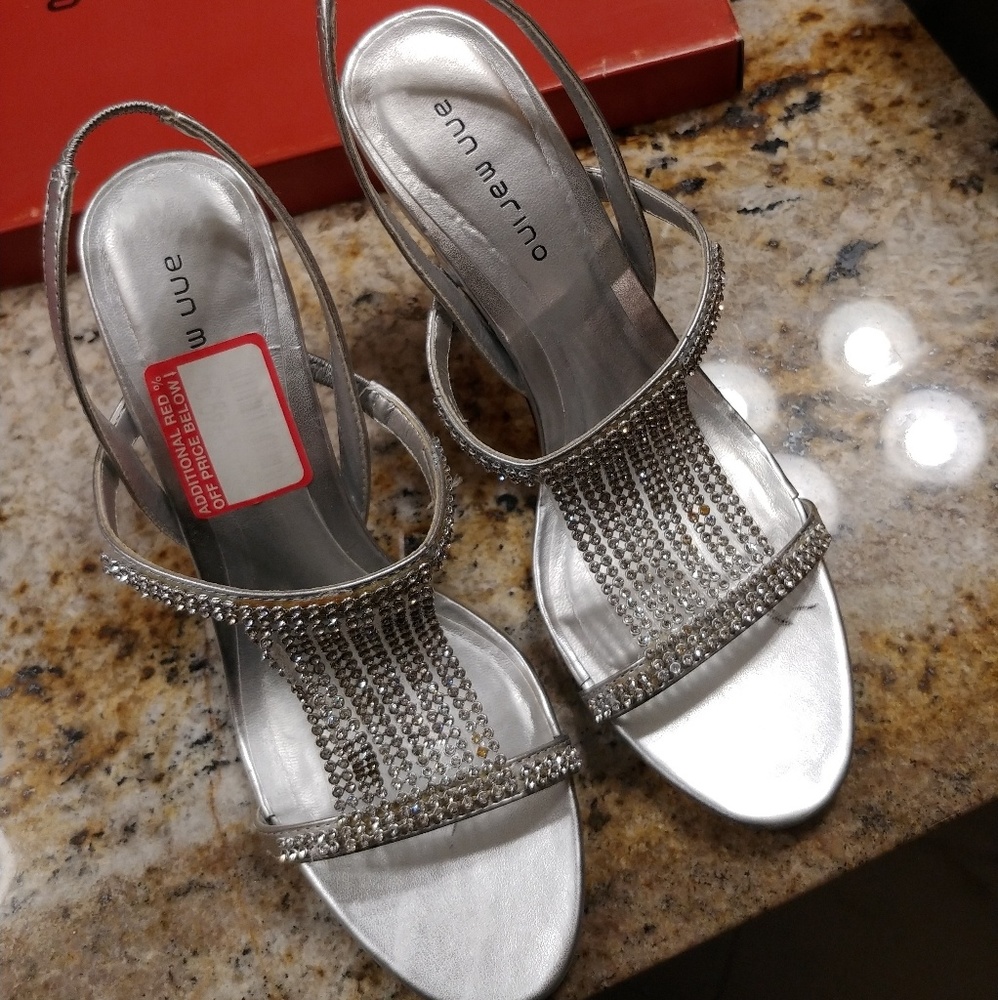 Ann Marino Glittery Sandals 8